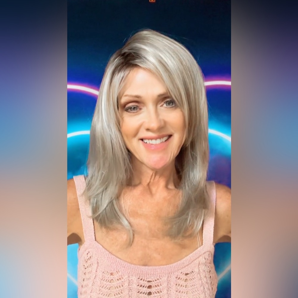 Raquel Welch Star Quality color SS Vanilla. Brand new